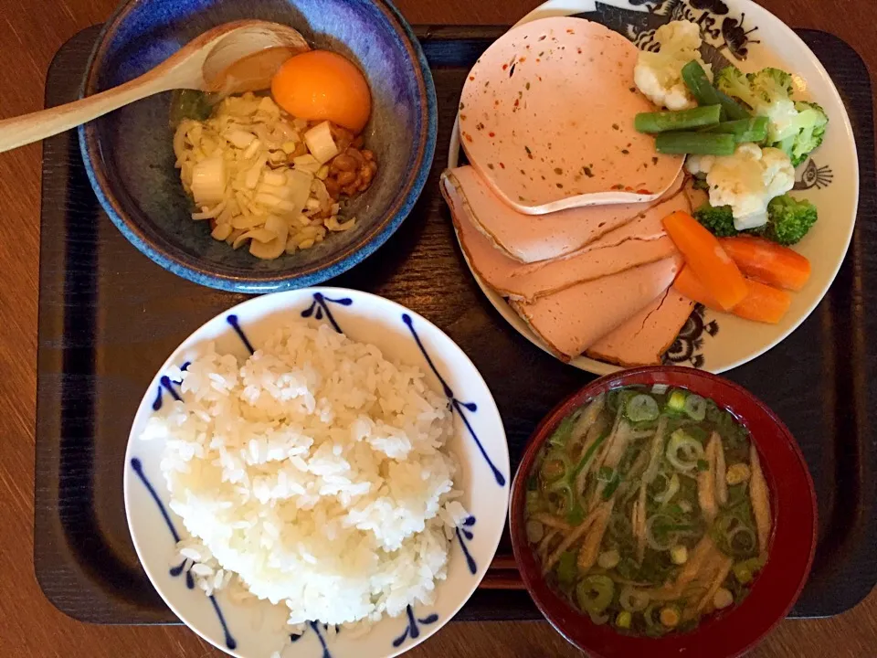 ごぼうの味噌汁
ソーセージと温野菜
卵納豆|ラーメンの小池さん