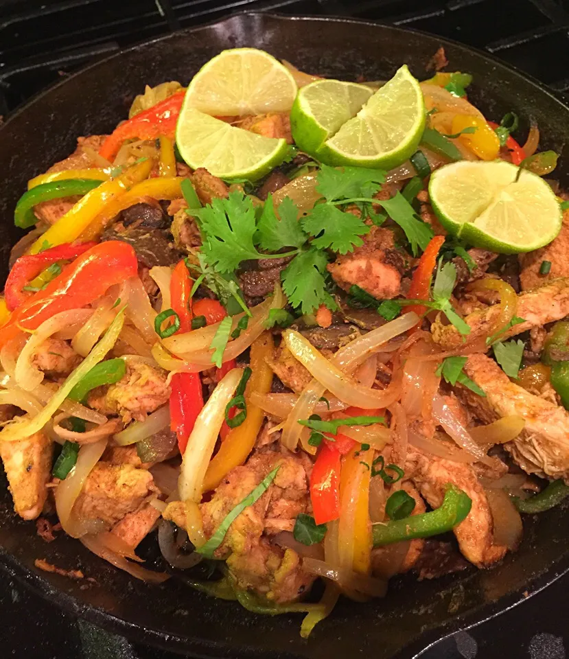 Chicken Fajitas on a Skillet|Alma's Home Kitchenさん