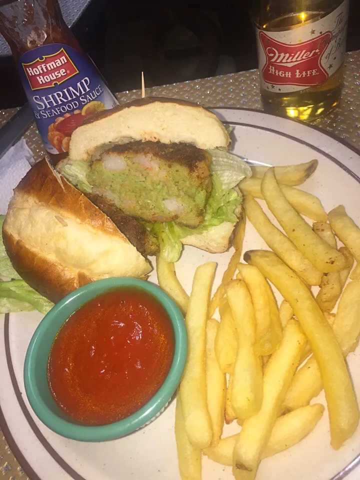 Snapdishの料理写真:Puréed Cilantro with the shrimp gives it the green color. #Shrimpburgers❤️|Tawanjaさん