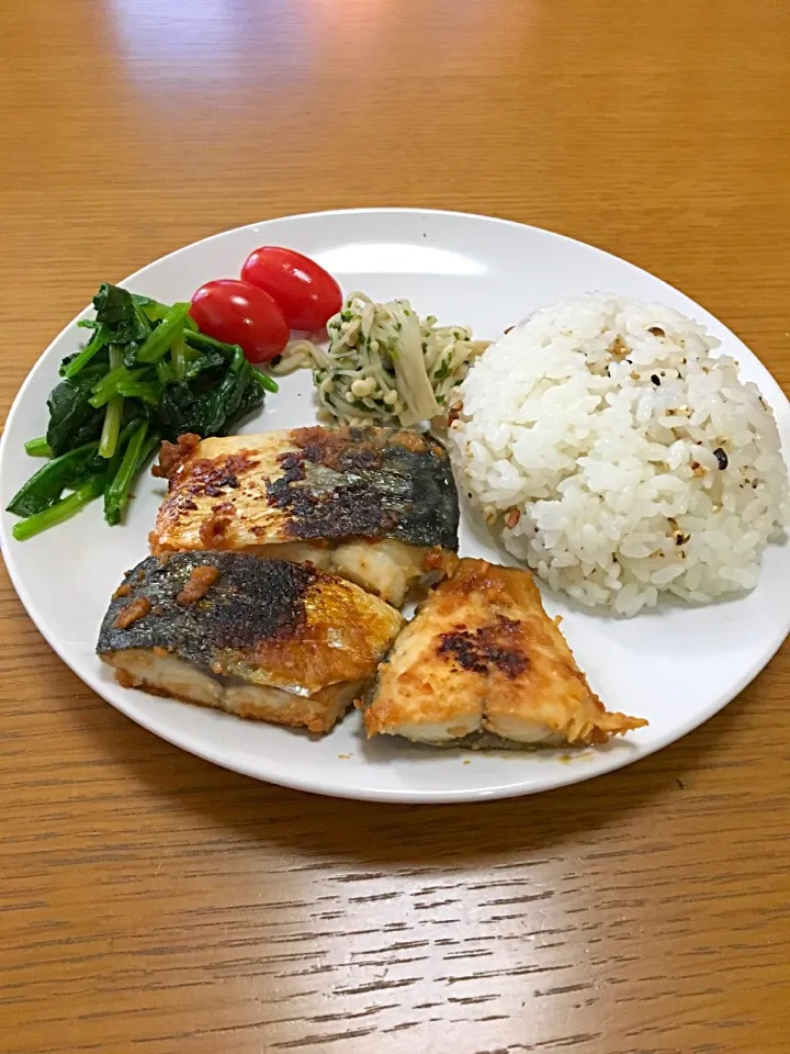 料理初心者が頑張ったサバの味噌煮プレート👾|miiさん