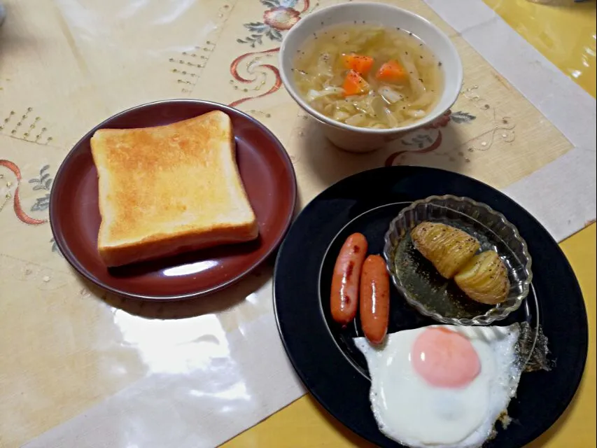 お昼ご飯　４枚切り食パンで満足🎶|korinoさん