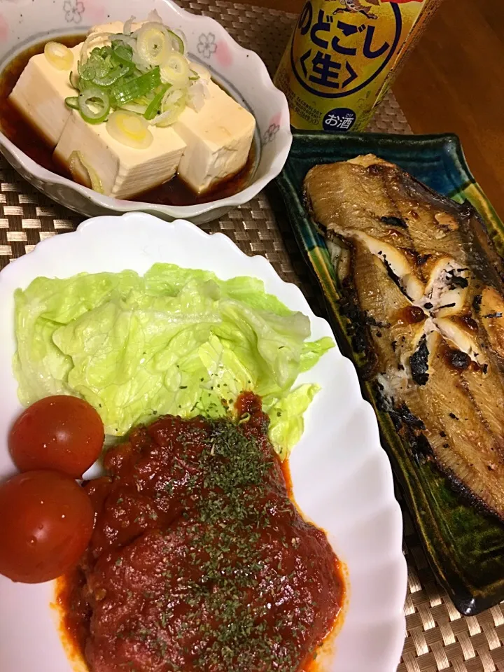 煮込みハンバーグ
焼きなめたかれい
湯豆腐

のどごし生
いつぶりに飲むのかなぁ。

カンパーイ🍻|Miekoさん