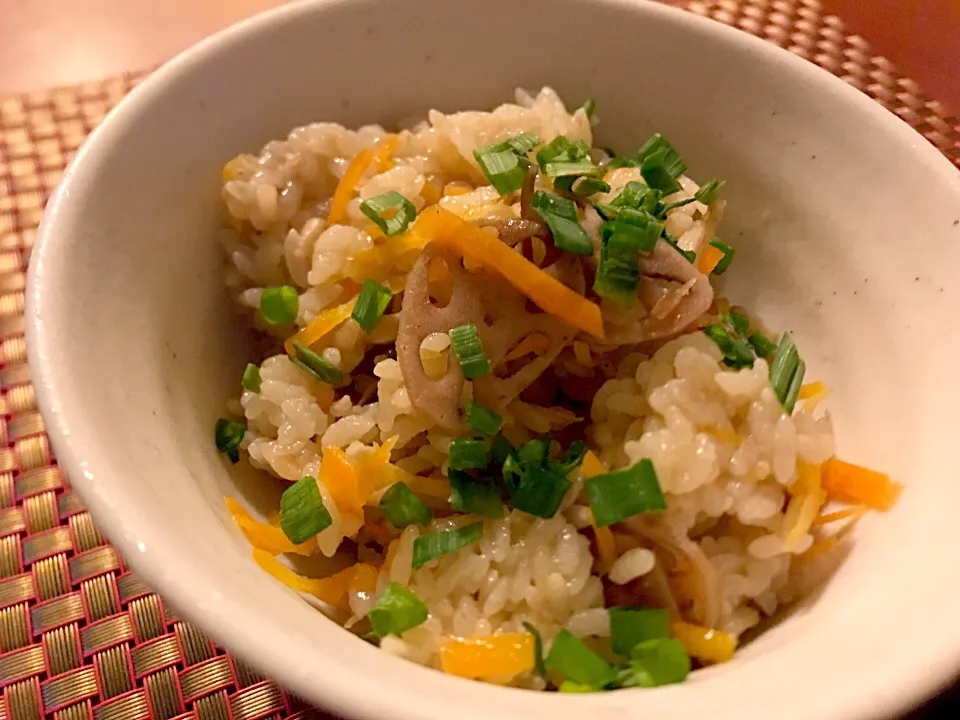 Rice cooked w/mashroom&vegetables🍄きのこ五目炊き込みご飯|🌈Ami🍻さん