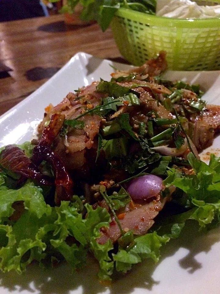 Snapdishの料理写真:น้ำตกหมู ナム・トック 焼いた豚肉のスパイス・ハーブ和え@Vientiane Kitchen ที่กรุงเทพฯ ビエンチャン・キッチン バンコク|akiさん