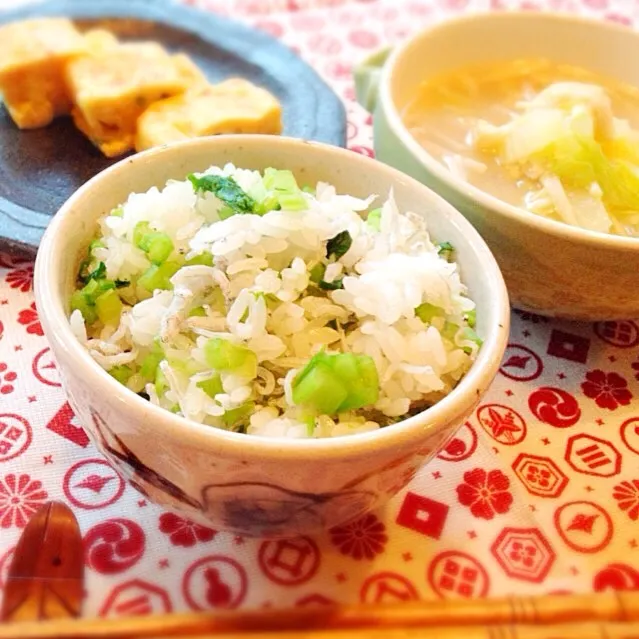 Snapdishの料理写真:蕪の葉としらすご飯🍚|miffy・x・さん