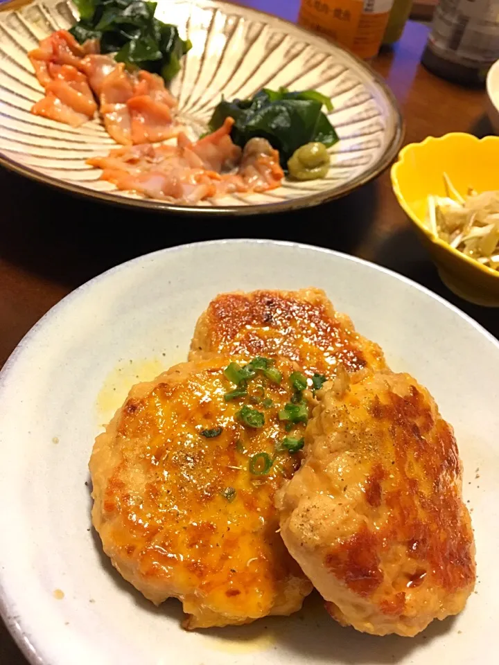 Snapdishの料理写真:鶏つくねの照り焼き＆赤貝の刺身|たーさんさん