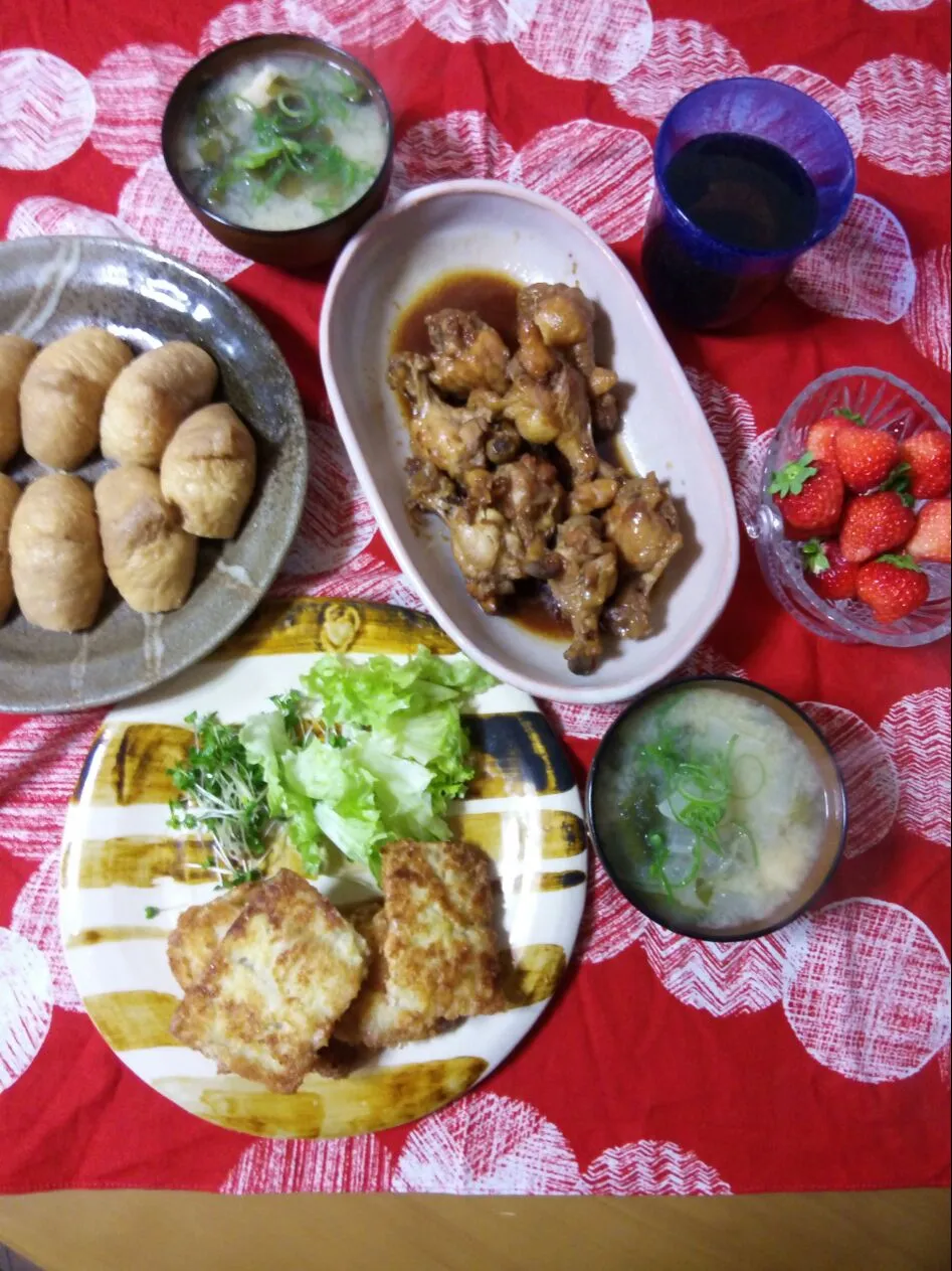 秋刀魚のフライ♡手羽元の酸っぱ煮♡おいなりさん♡大根とワカメのお味噌汁(自家製コチュジャン入り)♡いちご🍓博多さちのか|さくたえさん