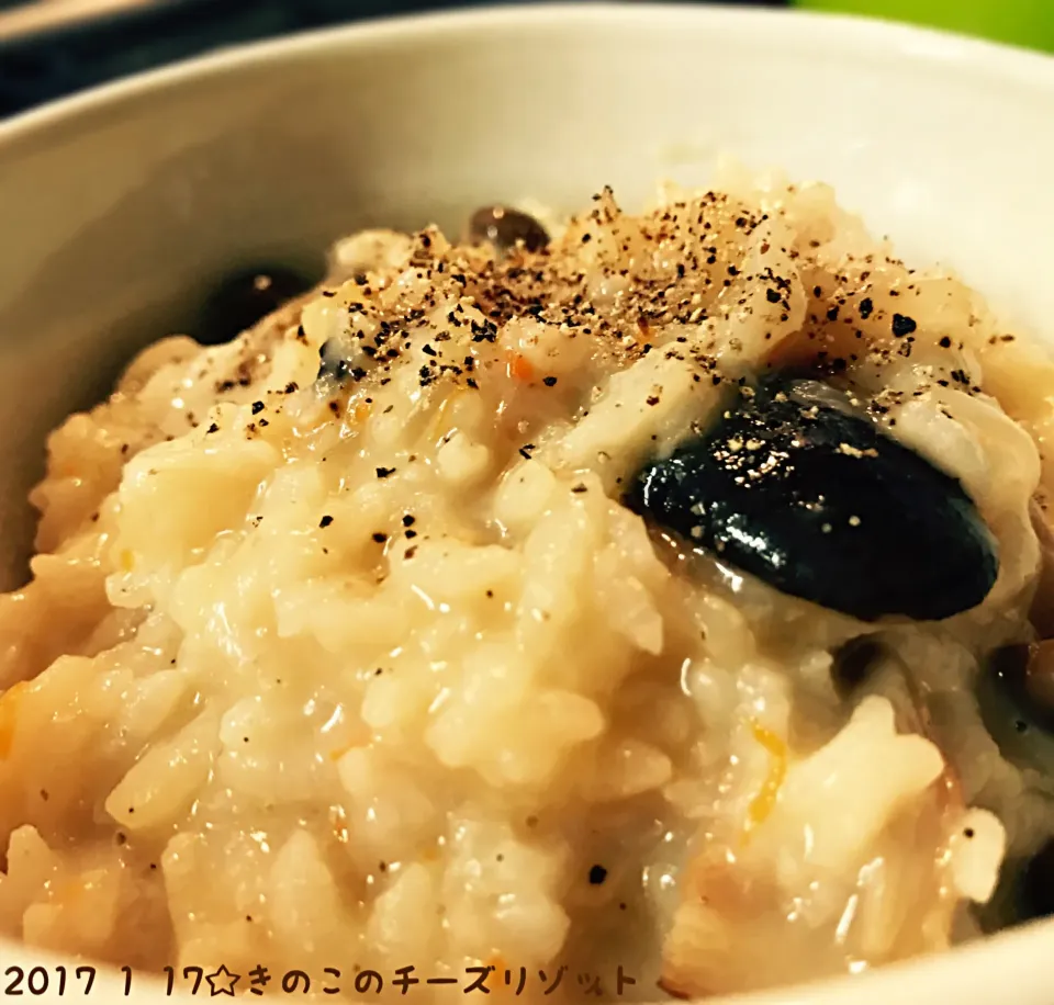 「冷凍ご飯で きのこのチーズリゾット」#冷蔵庫にあるもので何とか作ってみた|hi-ra（ひいら）さん