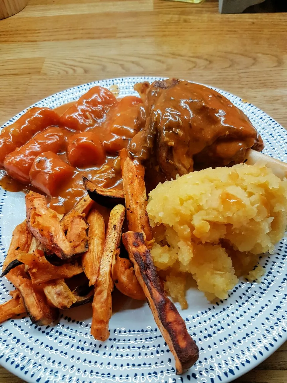 Lamb Shank with Sweet Potato Fries and Sweed Mash|Emily Heyworthさん