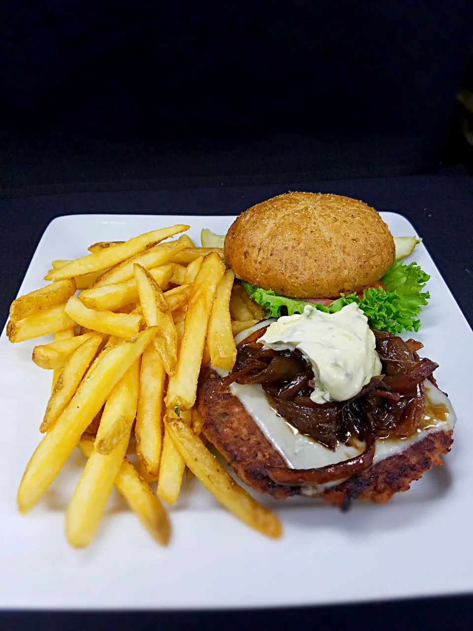 Turkey burger,  with marmalade onions, backon and swiss cheese.|Melissa Greenさん