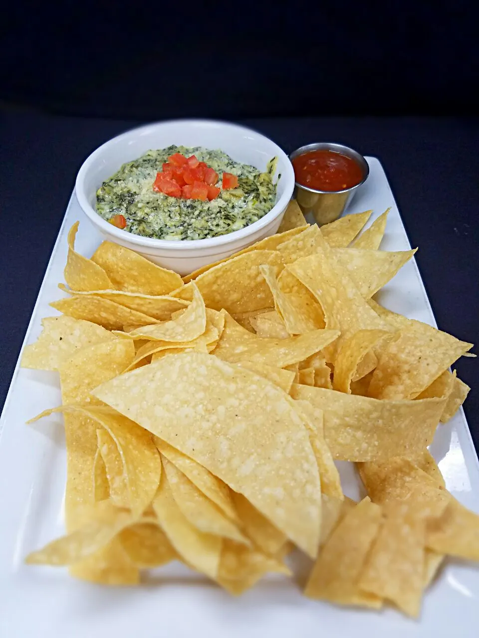 spinach and artichoke dip. with homemade tortilla chips and salsa|Melissa Greenさん