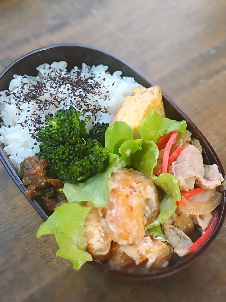 Snapdishの料理写真:今日のお弁当
・エビマヨ
・豚コマ生姜焼き
・だし巻き卵
・スティックセニョール蒸し炒め|akiさん