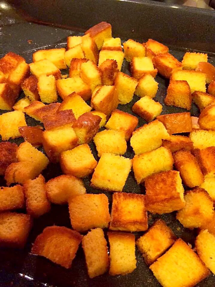 Homemade buttery garlic croutons|🌺IAnneさん