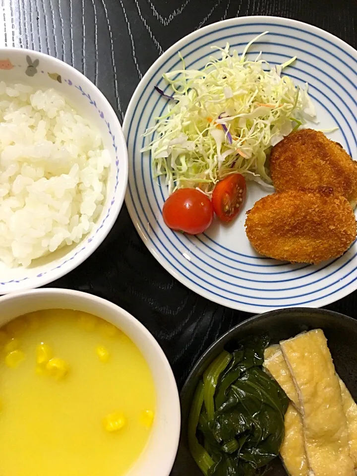 カニクリームコロッケ、サラダ、小松菜とあげの煮浸し、コーンスープ、ごはん

#ムスメご飯|mossan＠OSAKAさん