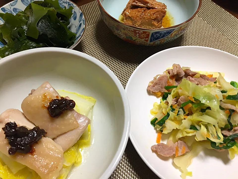 鶏と白菜の蒸し物・肉野菜炒め
今日のお助け1品は、さんま缶の焼き山芋乗せ☺️|Yuko Kisoさん