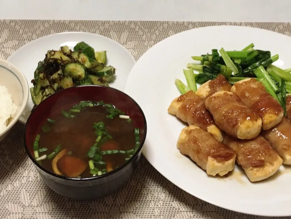 塩昆布きゅうり・肉巻き豆腐・ナメコとワカメのお味噌汁|美也子さん