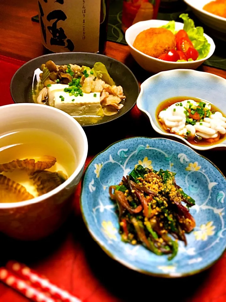 うるうる晩ご飯✨  ⭐︎もつ鍋 ⭐︎赤軸ほうれん草のナムル ⭐︎タラの白子の湯引き 柚子ポン酢 ⭐︎ご近所さんから頂いた手作りコロッケ ⭐︎とらふぐの ひれ酒💖|七味さん