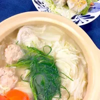 Snapdishの料理写真:鶏肉つくね鍋(とんこつ風)|siboutotoudedekiteilさん