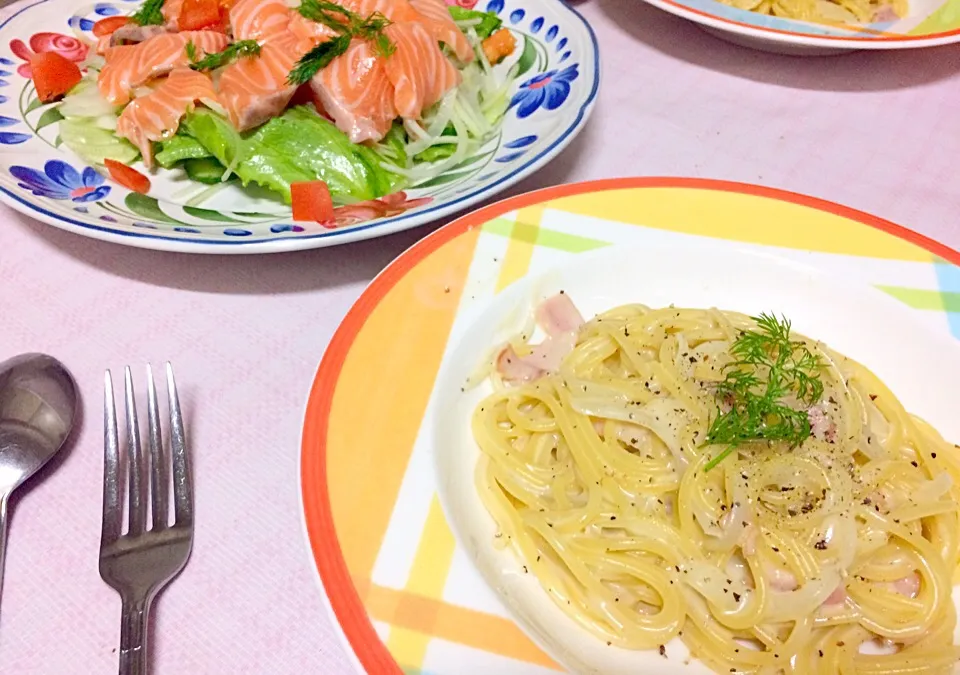 サーモンのカルパッチョ。レモン汁🍋いっぱ〜い。それからヘルシーカルボナーラ|ナタママさん