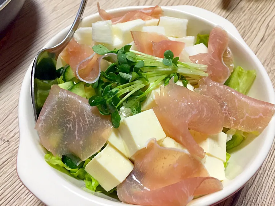 生ハムと豆腐と長芋のサラダ♪( ´▽｀)
便秘解消にはコレが良いよ！|inoさん