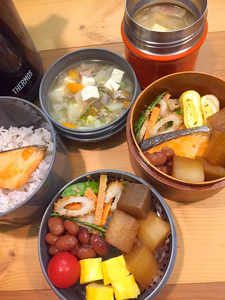 ふたり弁当

ごはん
塩鮭
大根と蒟蒻の煮物
卵焼き
ちくわ 絹さや 人参の胡麻和え
煮豆
ミニトマト
豚汁|ひななぎさん