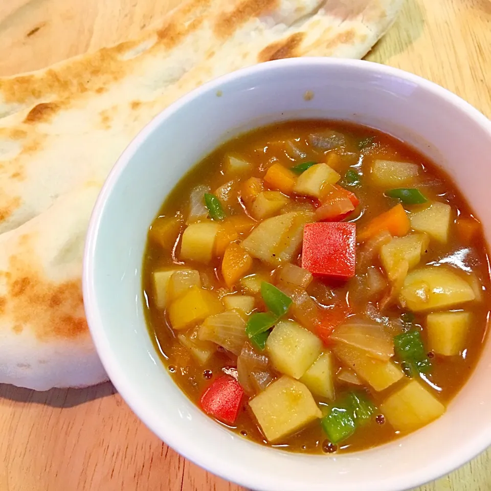 Snapdishの料理写真:野菜カレーとナン|Hiromi Isonagaさん