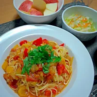 コマ野菜のパスタ、セロリと大根のサラダ・橙ドレッシング、卵スープ、リンゴ|ねむねこさん