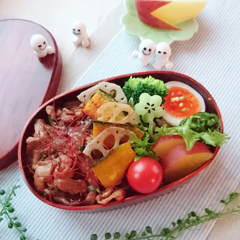 Snapdishの料理写真:娘弁当    豚丼  ゆで玉子  きんぴらごぼう  ピーマンの塩昆布炒め  ブロッコリー   さつまいもの甘煮  れんこんとカボチャ焼き  プチトマト🍅  りんご🍎|e  satoさん