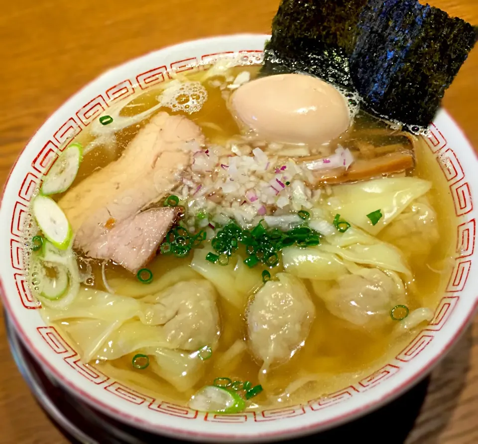 Snapdishの料理写真:雲呑いりこそば+味玉|toshi,I🍴さん