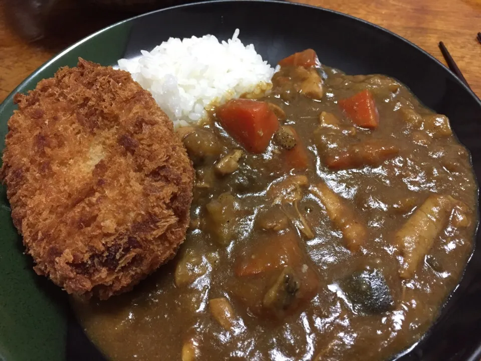 茄子がゴロゴロ入ったコロッケカレー|さんだーさん