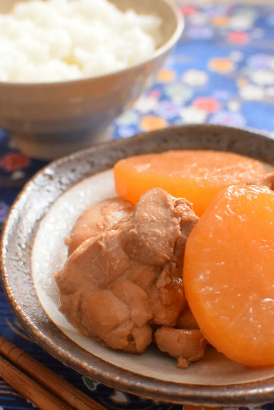 炊飯器で煮る！鶏もも肉と大根の煮物|アマイモノ・クウ蔵さん