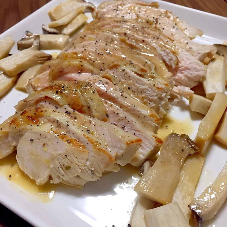 しっとり！鶏胸肉のレモンハーブ蒸し|あやさん