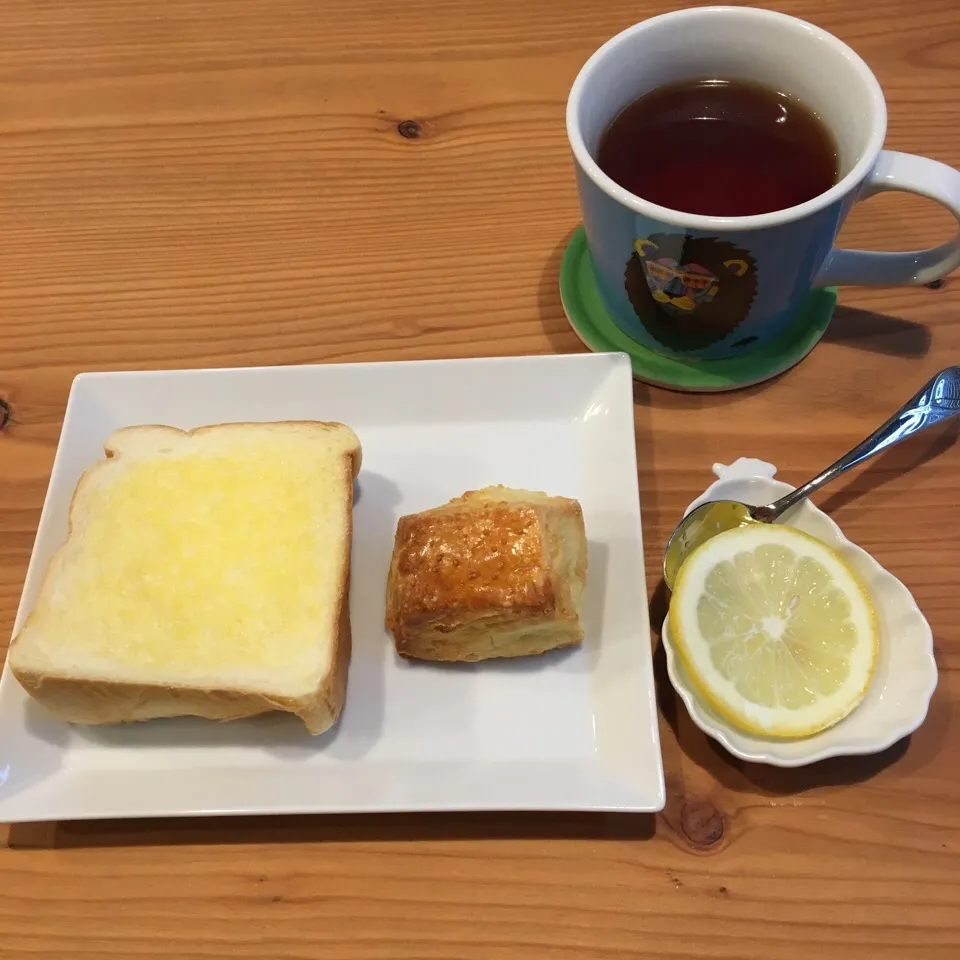 2017.1.19 #朝食#シュガーバターパン #スコーン#レモンティー|あっきーよさん