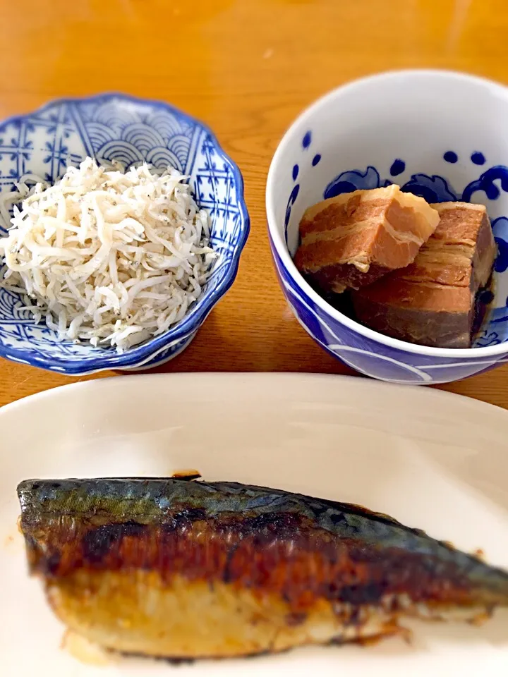 今晩のおかず
鯖の照り焼き
角煮
釜揚げしらす|モエママさん