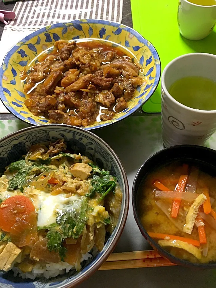 軟骨付き豚スペアリブ圧力鍋煮、すき焼きの残りで卵とじ丼、大根と人参と油揚げの味噌汁(*^ω^*)|ライムさん