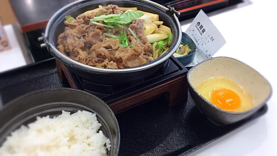 吉野家「牛すき焼き定食」😋|アライさんさん