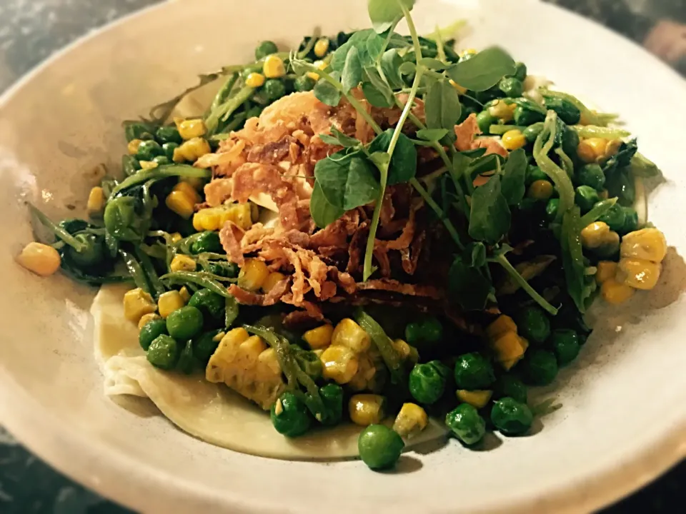 #ravioli #pea #corn #mint #seasonalvegetables #salsaverde #sourcream @burrata|Sergio Lacuevaさん