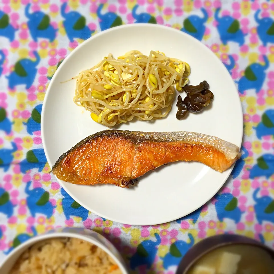 2017.1.20炊き込みご飯とお魚屋さんの鮭切身🐟|カナ☆デップさん