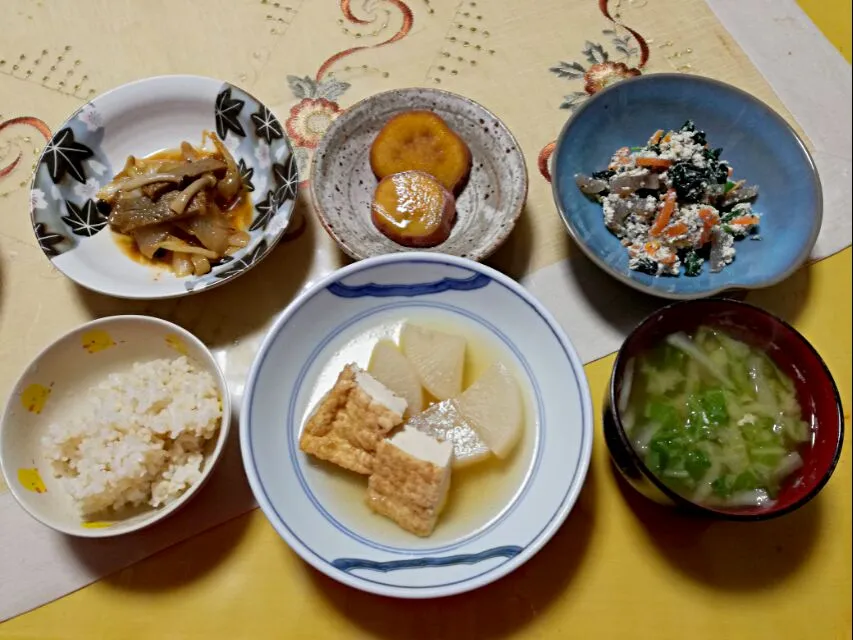 晩ごはん
  - 大根と厚揚げ煮物
  - しめじ玉ねぎ鰯天のピリ辛きんぴら
  - さつまいも　甘煮
  - ほうれん草、人参、蒟蒻　白あえ
  - 白菜お味噌汁|korinoさん