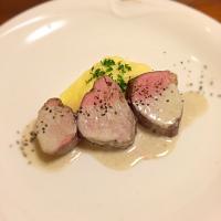 乳飲み仔牛のロースト シャンピニオンクリームソース
