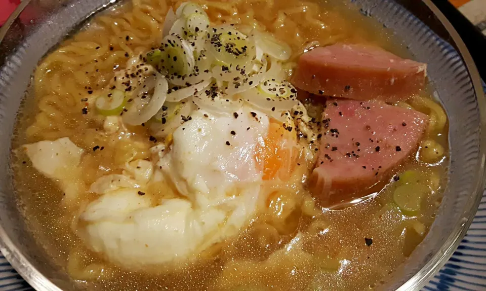 Snapdishの料理写真:セブンイレブンの金の麺(味噌)☆|けんさん