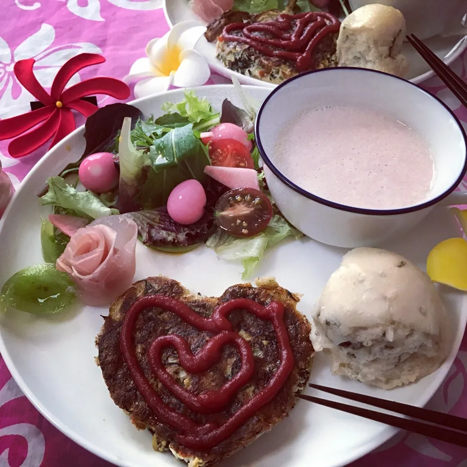 Snapdishの料理写真:ピンクでバレンタインモ〰ニングプレート💓|noeさん