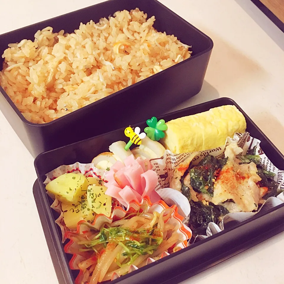 しらすの炊き込みご飯♡お弁当 豚バラとほうれん草の味噌炒め  レシピ|융태지ෆ⃛さん