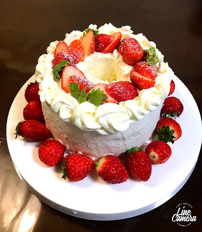 Rizmuさんの料理 シフォンロールケーキ✨今日は久々のシフォンケーキ🎂|とんちんさん