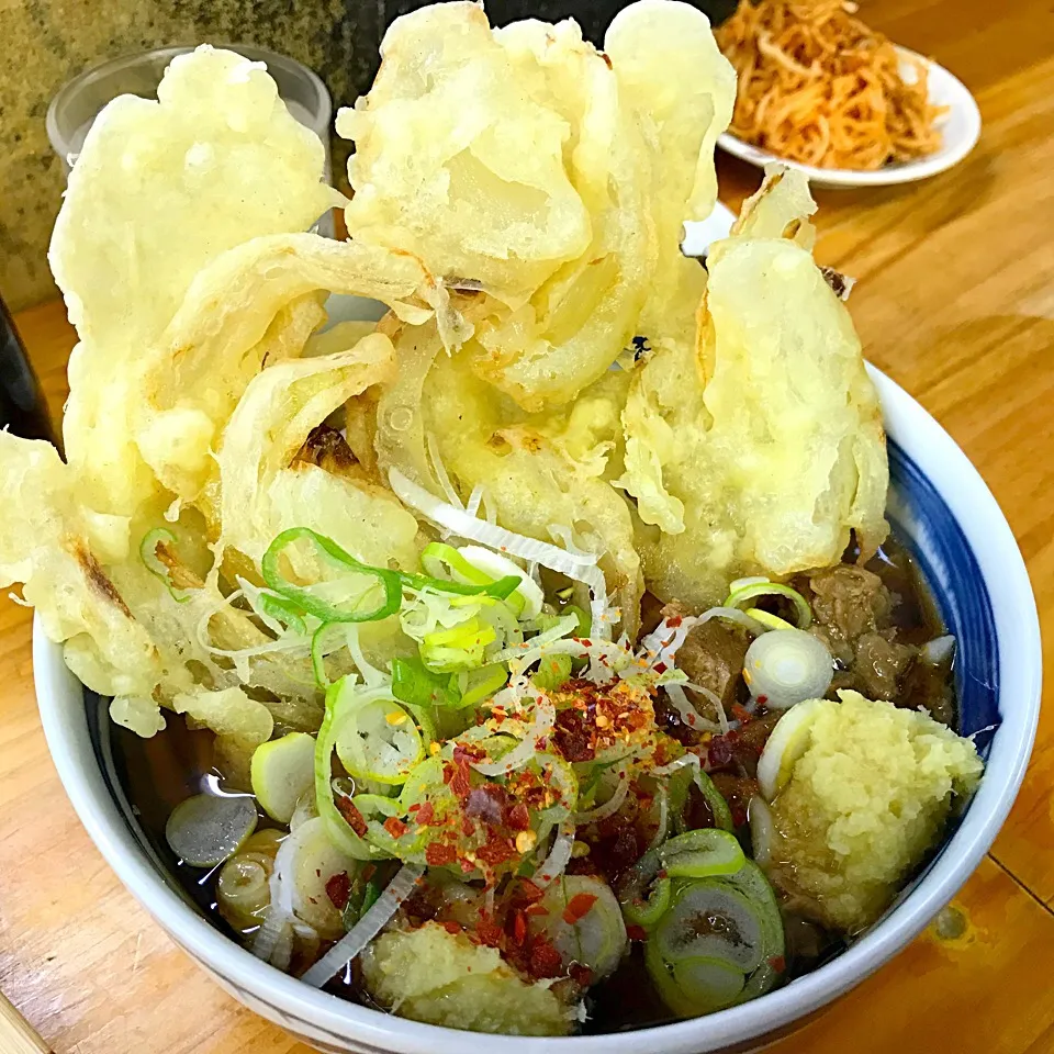 小倉名物どきどきうどん‼️
玉ねぎ天をのせちゃって～っ！😋|みほままこさん