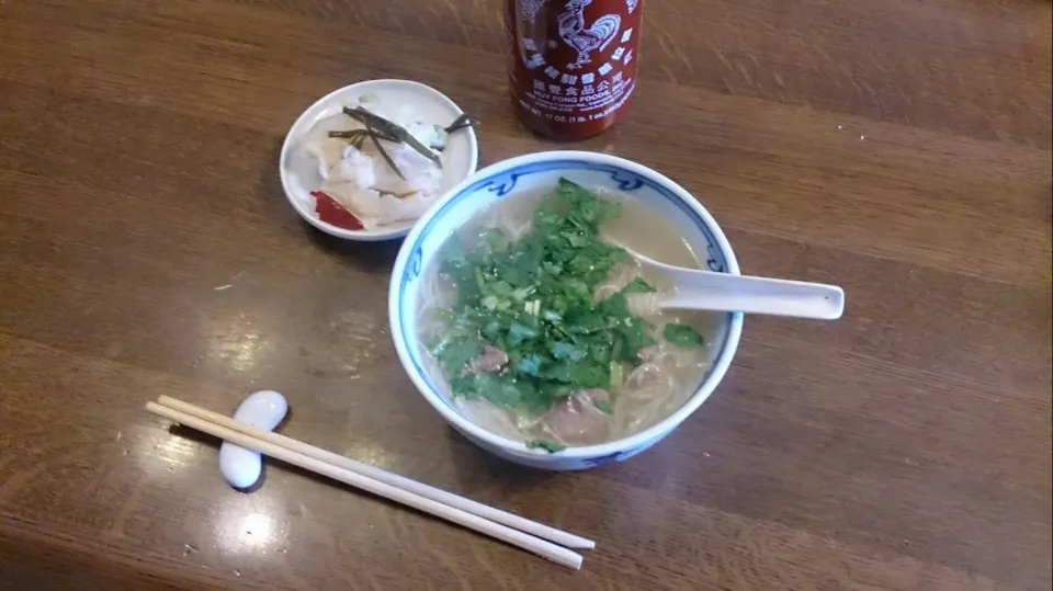 昼飯 豚肉と香菜のそうめん|チャーリーさん