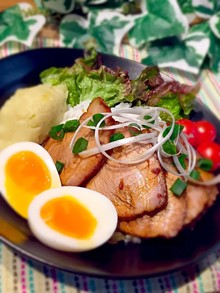 プヒィ丼😂😂ボンちゃんの料理 焼きブヒィ ブヒィ👋🐷🎵|あゆさん