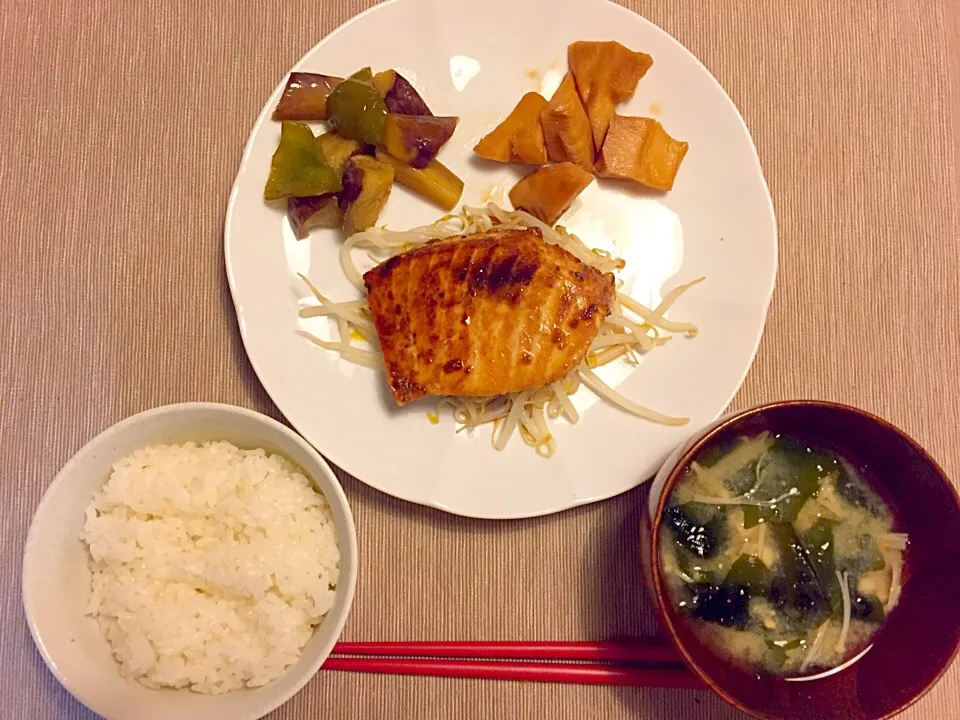 メカジキの醤油麹ソテー・なすとピーマンの揚げ浸し・筍のおかか煮・わかめともやしのみそ汁|maronyaさん