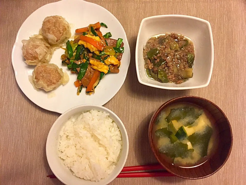 ニラレバ炒め・麻婆茄子ピーマン・焼売・わかめと豆腐のみそ汁|maronyaさん