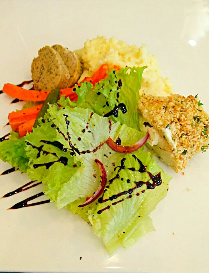 Butter liver with Chicken Salad|Mariano Ngさん